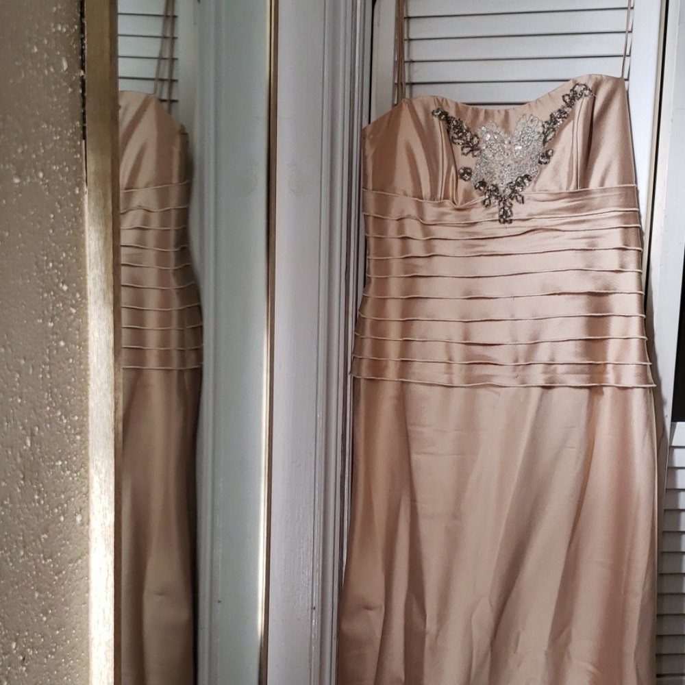 Size 12 Brand new Liancarlo gold strapless dress